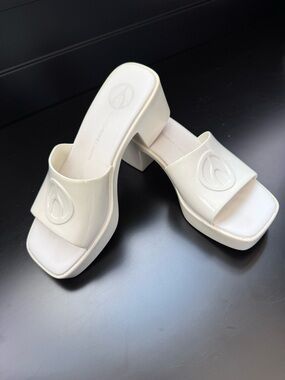 Wishbone Collection Leslie Block Heel